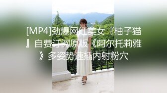 可爱美女跟男朋友浴缸里啪啪