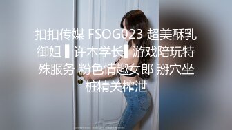 洗澡间男友小心翼翼的为女友刮穴毛❤️不怕把B划破吗？