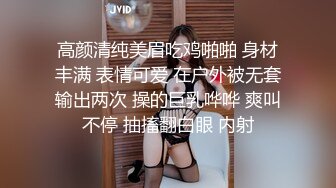 景区女厕全景偷拍眼镜美女逼口大开 逼洞清晰可见