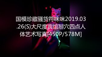 抖音27万粉丝大V号直播时离开一会,正好室友洗澡裸体出来,主播回来脸都吓傻了，最后被封号