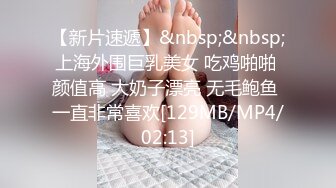 私房十月最新流出商场隔板女厕全景??后拍美女尿尿牛仔裤美眉用杯子接尿不知做什么