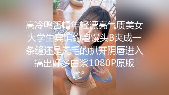 酒店厕所偷窥住店的美女小少妇嘘嘘