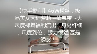 抄底跟男友出来逛街的Jk美眉