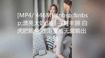 十二月流出魔手外购精品厕拍酒吧女厕后拍（呕吐大号站着尿）喝高了的小美女摆个造型吐的都那么可爱吐不出来只能用手扣一下子就喷出来了