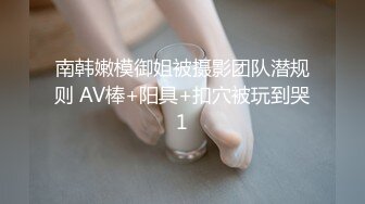 【P2】都知道欧美人很开放，没想到如此开放！罕见在人潮涌动公开场合【成人展舞台】真刀真枪干起来，原始人性展露无遗 (1)