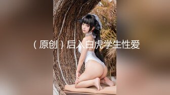 穿着碎花裙子的美妞玩自拍