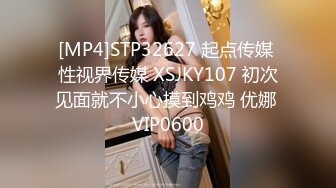 [MP4/401MB]我正在做早餐的模特女友要先用大雞巴餵她，把她肏到反復高潮 最後射在她白嫩平坦的小腹上