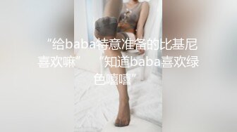 丰乳肥臀大奶妹，超短裙一把抱住揉奶子，镜头前深喉插嘴，开档灰丝扣穴后人爆插