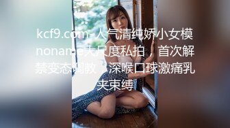 [MP4/ 1.11G] 酒吧少妇激情4P，露脸颜值不错伺候三个大哥，交大鸡巴，让三个大哥在床上玩弄