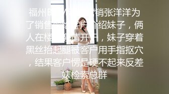 穿情趣装的骚逼少妇露脸大秀直播，淫水多多风骚无比，自己舔着脚抠着骚穴浪叫呻吟不止，淫声荡语不断好刺激