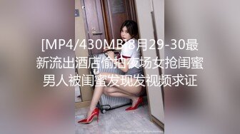 [MP4/ 827M] 颜值不错的极品妞，两个姐妹花全程露脸发骚，听狼友指挥互动淫声荡语揉奶玩逼，道具抽插骚穴