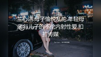 闷骚的小少妇露脸黑丝高跟诱惑，淫声荡语各种撩骚，道具玩逼特写展示无毛粉嫩逼，让大哥后入爆草干的叫爸爸