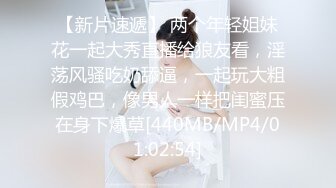 年轻胸前纹身的老婆给老公打飞机撸硬，女上位秒变榨汁打桩机