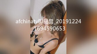 【绝版资源】高颜值骚人妻，爱户外露出爱多人运动，抵挡不了的风韵，到了床上人越多操她淫语说得越骚，淫荡！