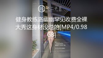 酒店情趣圆床偷拍 胖哥和女友一边玩手游一边做爱