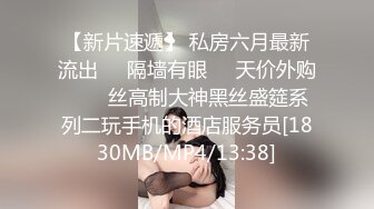 [MP4/3920M]5/26最新 大哥草逼又草嘴同步抽插玩弄两个骚货浪叫呻吟不止VIP1196