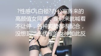 美容院里的骚老板娘【上篇】露脸身材不错让小哥道具玩弄骚穴，口交大鸡巴各种抽插，从按摩床上玩到休息室各种爆草