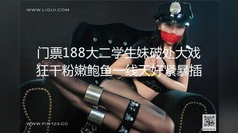 三月流出厕拍爱好者学偷拍潜入单位写字楼女厕偷拍女同事尿尿2牛仔裤妹子长得还不错