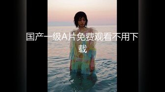 胆大小伙躲在女厕蹲守，对着美女大屁股狂拍，脱裤子时候差点看见你