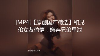 商场女厕全景偷拍黑衣少妇玩手机尿尿鲍鱼保养的挺粉嫩呢