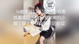 文静面罩漂亮妹妹，酒店约炮操逼，性感连体网袜，扒开内裤求操，超肥妹穴，怼入一顿输出，搞了两炮