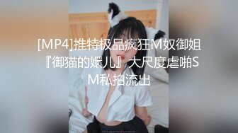 几个大老板去KTV里玩 看到身材火爆的小姐拿衣服 看一下奶子才给