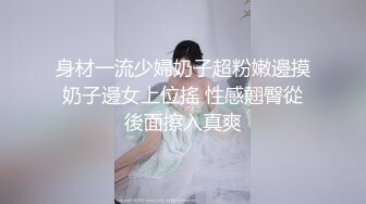 看到一对情侣偷偷进了女厕所,就知道有好戏