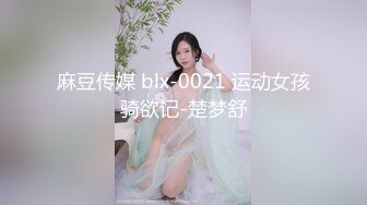 -两个女人眼睁睁看着一个女人被操 穿红色衣服的美女很有感觉也想被 草