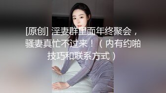 戴眼镜文静的女孩我最爱的女孩，淑女的一双巧手，上厕所拿着纸巾轻轻擦拭着姨妈留下的血。