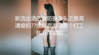 在镜子前露脸自拍的出轨风骚人妻，呻吟大叫