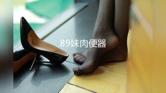 高挑御姐CD曼曼紫 伪街时候看路人的反应真的很有趣～女生：死死盯着你的沟，再瞥瞥腿，最后不屑地扭头…男生：神色慌张来回