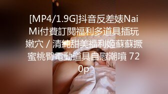 EDMOSAIC 老公欠钱不还老婆被上门讨债的女老板和3个马仔一块淫乱轮P