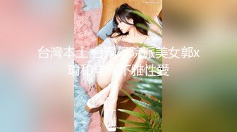 -黑丝爆乳骚妈勾引儿子在高铁卫生间里草逼