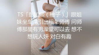 黑衣马尾少妇啪啪在沙发上操，乳推舔弄口交调情抬腿大力抽插猛操