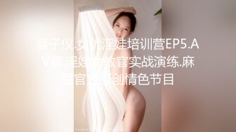 KTV女厕蹲守偷拍紫色连衣裙美女稀毛肥鲍鱼张一小口