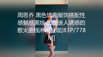 客户一个电话女友随叫随到看到女友卖力谈客户的样子感觉棒极了