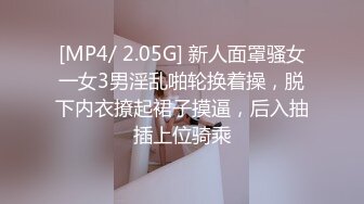 戴着狐狸尾巴肛塞后入