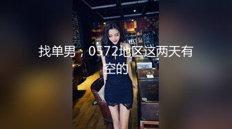 大学生情侣镜头前赚外快，颜值高身材好小哥又很骚，舔逼真淫荡，玩着奶子草着逼无套抽插，浪荡呻吟好骚内射