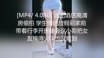 新人女大学生有点羞涩的首次体验3P