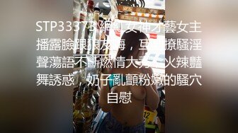 私房新品售价89元的【AXD系列CD】极品无内！开闪掀裙全方位拍摄MM无毛小骚逼