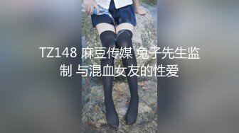 笑容可掬的173上海美女，肌肤丰腴大波波，和网友聊天热火朝天有说有笑，时不时给大秀阴唇，真渴！