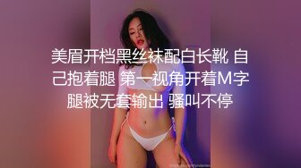 乖巧甜美少女！年纪不大超会玩！情趣装丝袜，掰开小穴假屌自慰，娇喘呻吟，爽的流出白浆