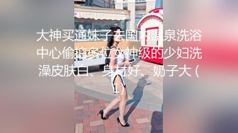 STP32565 可愛呆萌年輕小蘿莉跟好姐妹躺在床上還跟狼友發騷呢，真會玩給狼友看逼逼和菊花小洞洞，道具抽插騷穴跳豔舞