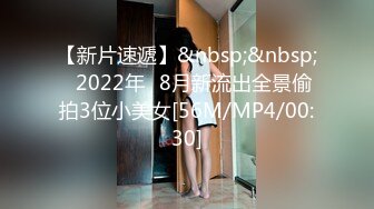 商场女厕偷窥牛仔裤美女的大肥B半蹲着尿不敢坐