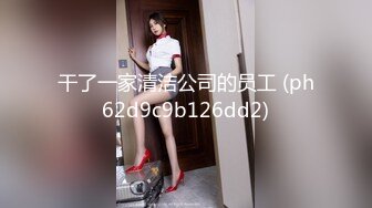 大鸡巴烟鬼哥双飞两个极品少妇，全程露脸情趣黑丝诱惑，一起口交大鸡巴玩弄骚逼菊花，各种体位轮草爆菊花3