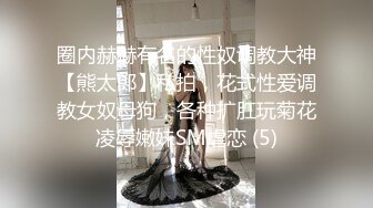 身材不错的富姐和私人健身教练锻炼完脱光光在豪宅客厅对着镜子做爱