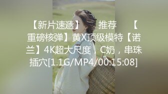 在医院伺候老公公的骚大姐露脸，玩弄老公公的鸡巴跳弹摩擦真骚，全裸道具自慰揉奶子，AV棒抽插把自己搞高潮