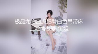 性感女神正和朋友视频聊天时男友突然扯掉女的胸罩要操B,女的奋力反抗！