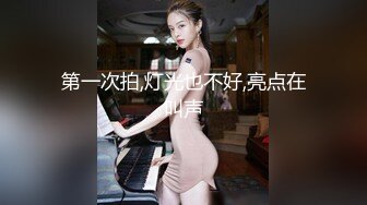 最新多位美女少妇极端贴B盗摄，B眼和BB离你只有一厘米 (7)