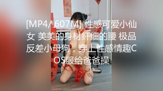 公园女厕全景偷拍牛仔裤美少妇张着大口的黑鲍鱼